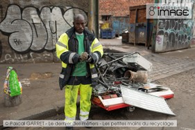 Pascal GARRET - Le dernier des métiers - Les petites mains du recyclage.jpg
